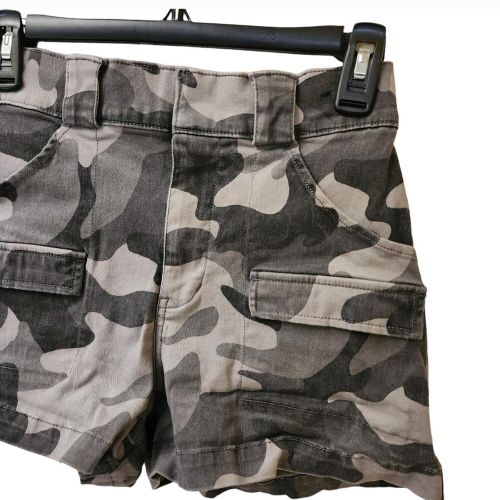 HOLLISTER CAMO BOOTY SHORTS